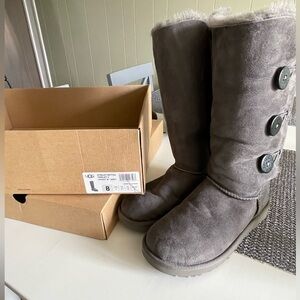 Uggs Gray Bailey Buttons size 8